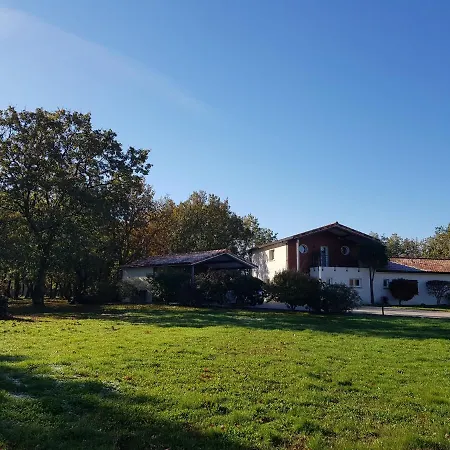 La Planette Oda ve Kahvaltı Aussonne