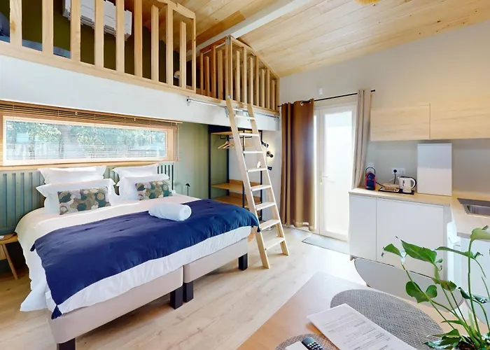 La Planette Bed & Breakfast *